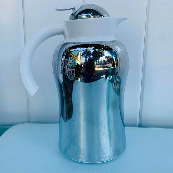 Studio Nova Vintage Hot/Cold Thermo Carafe White / Chrome Pitcher - Picture 6 of 6